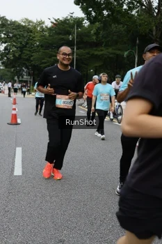 Runner Photo 4302285