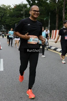 Runner Photo 4302296