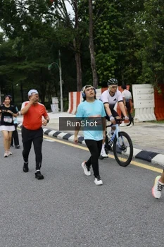 Runner Photo 4302297