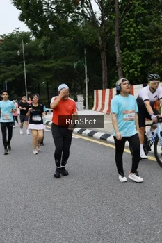Runner Photo 4302300