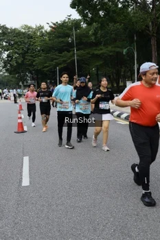 Runner Photo 4302315