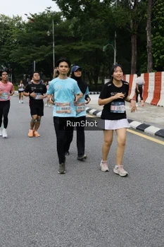 Runner Photo 4302324