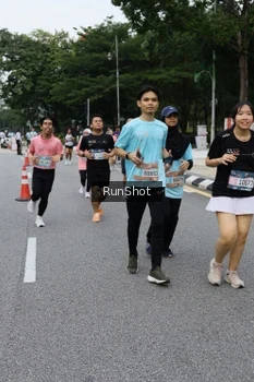 Runner Photo 4302338