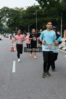 Runner Photo 4302342