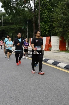 Runner Photo 4302343