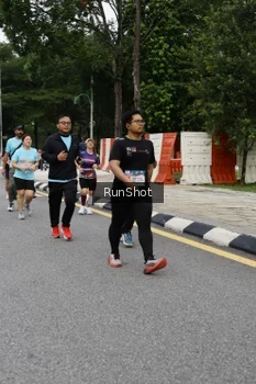Runner Photo 4302344