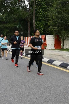 Runner Photo 4302351