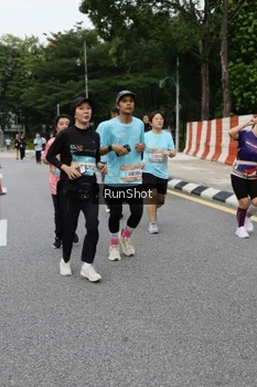 Runner Photo 4302360
