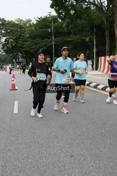 Runner Photo 4302366