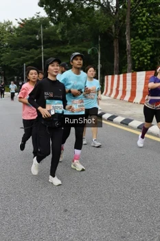 Runner Photo 4302367