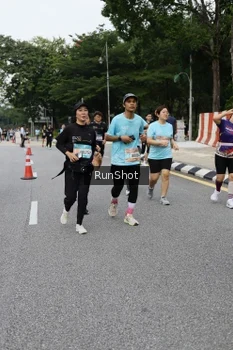 Runner Photo 4302368