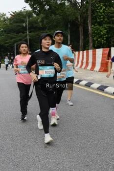 Runner Photo 4302372