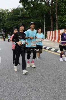 Runner Photo 4302373