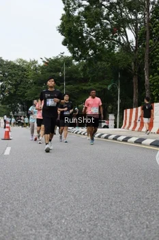 Runner Photo 4302377
