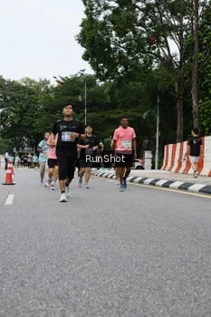 Runner Photo 4302390