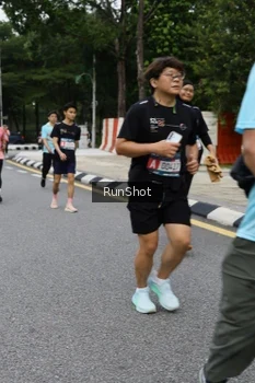 Runner Photo 4302400
