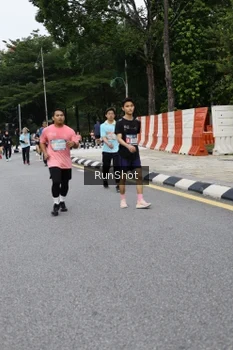 Runner Photo 4302403
