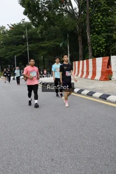 Runner Photo 4302406