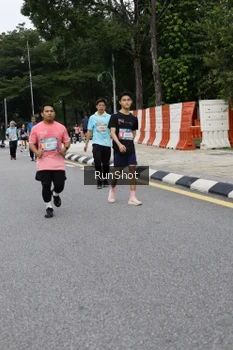 Runner Photo 4302414
