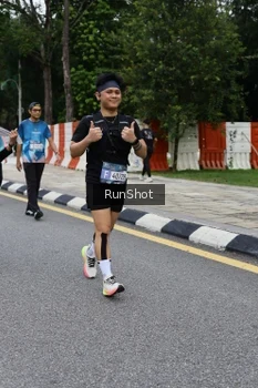 Runner Photo 4302415