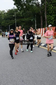 Runner Photo 4302442