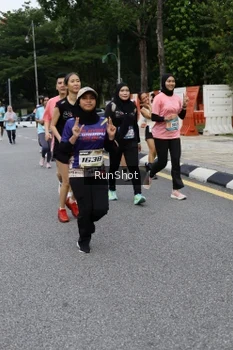 Runner Photo 4302446