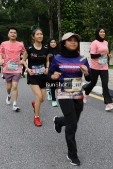 Runner Photo 4302453