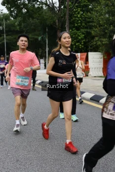 Runner Photo 4302456