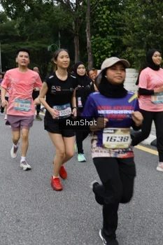 Runner Photo 4302458