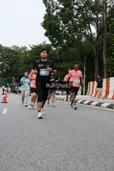 Runner Photo 4302485