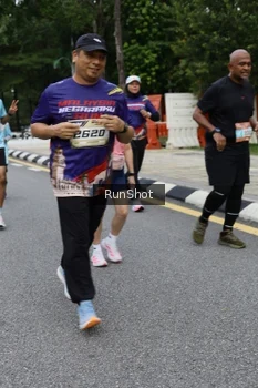 Runner Photo 4302492