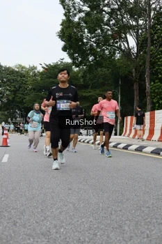 Runner Photo 4302497