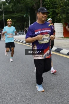 Runner Photo 4302499