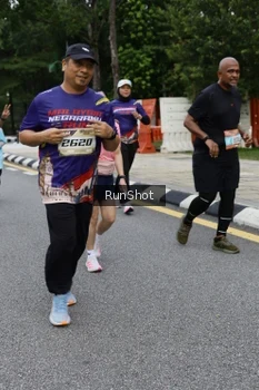 Runner Photo 4302500