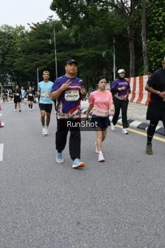 Runner Photo 4302501