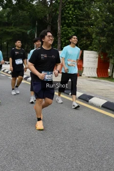 Runner Photo 4302511