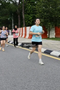 Runner Photo 4302535