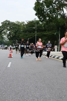 Runner Photo 4302571