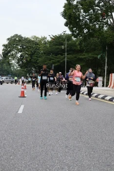 Runner Photo 4302573