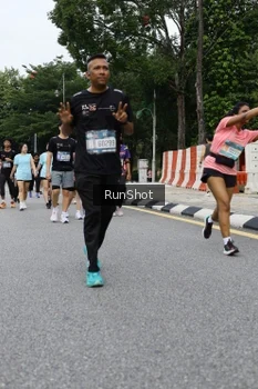 Runner Photo 4302614