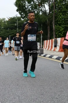 Runner Photo 4302624