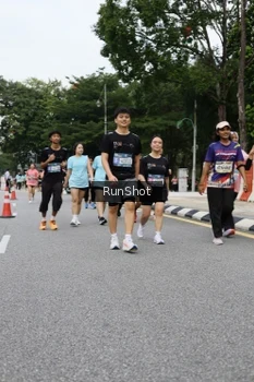 Runner Photo 4302636