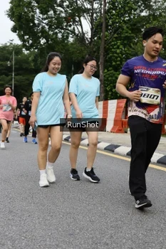 Runner Photo 4302671