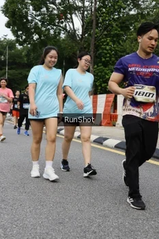 Runner Photo 4302675