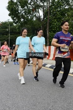 Runner Photo 4302677