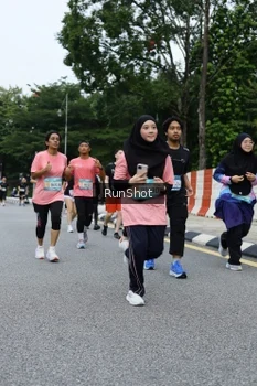 Runner Photo 4302715