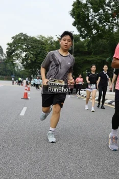Runner Photo 4302735