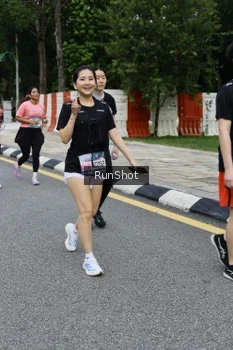 Runner Photo 4302745