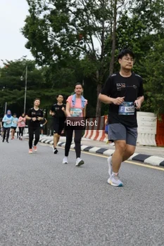 Runner Photo 4302750
