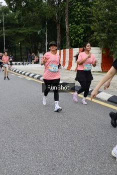 Runner Photo 4302756